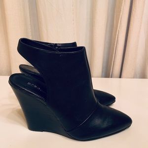 BCBG wedged booties, heels. Genuine leather, 7.5